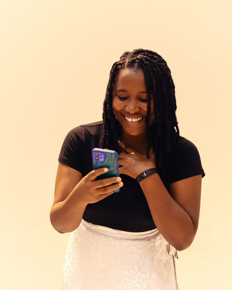 Clipper delighted at a payout on her phone